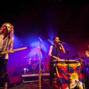 Hilight Tribe en concert